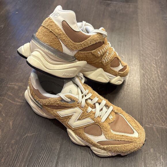 New Balance 9060 Size 9.5M 11W Great Plains Calcium Linen U9060HMT Beige Tan